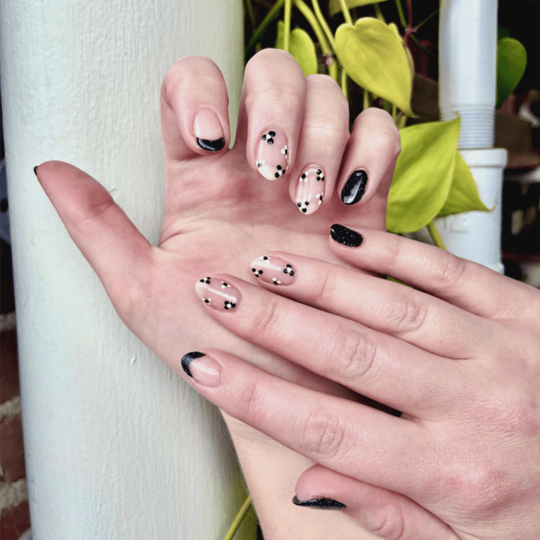 Black_White French Flowers